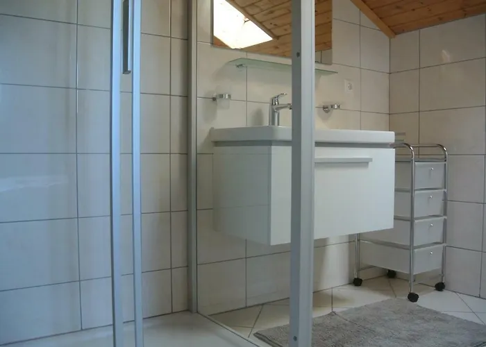 Almhaus هوتشريندل