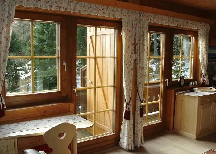 Almhaus هوتشريندل